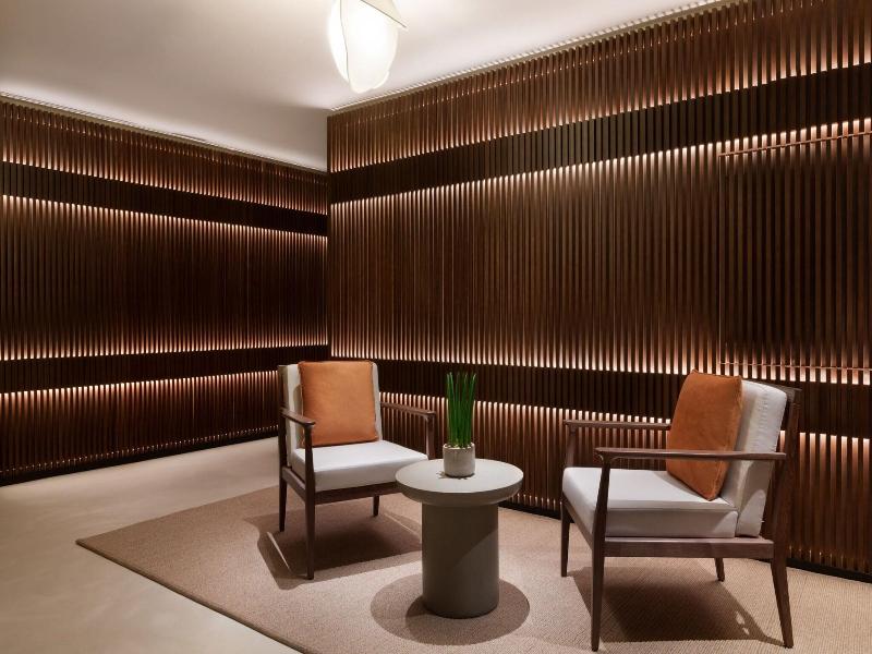 Jw Marriott Hotel Madrid image