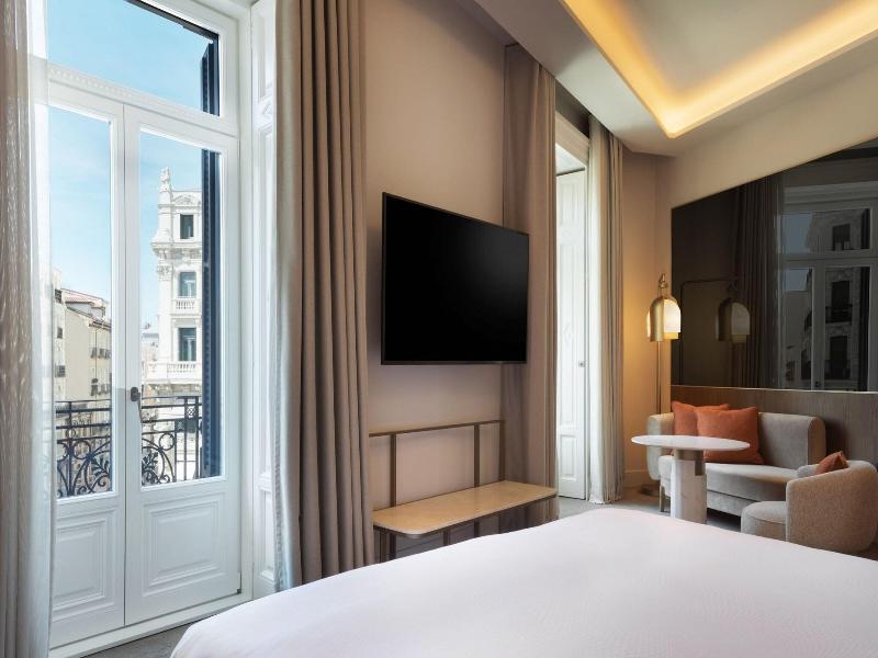 Jw Marriott Hotel Madrid image