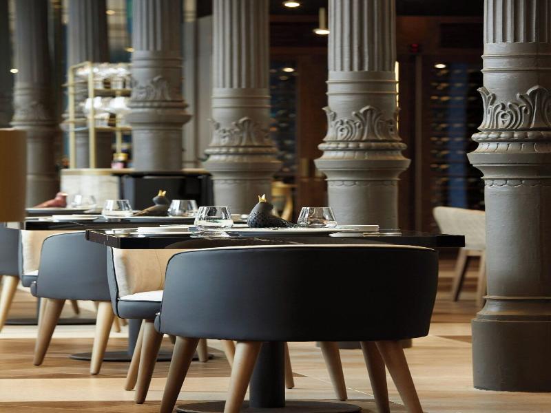 Jw Marriott Hotel Madrid image