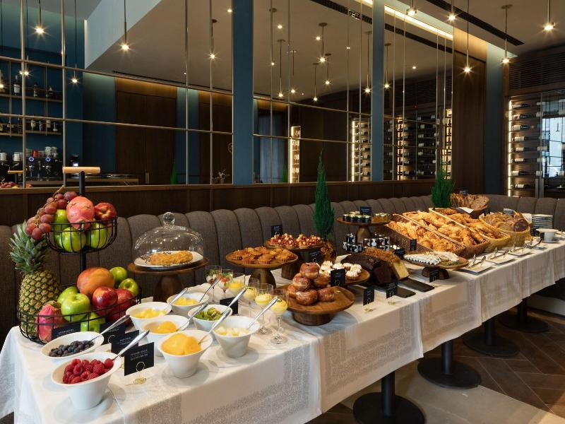 Jw Marriott Hotel Madrid image