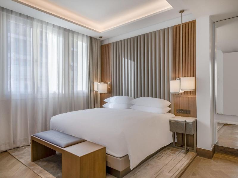 Jw Marriott Hotel Madrid image