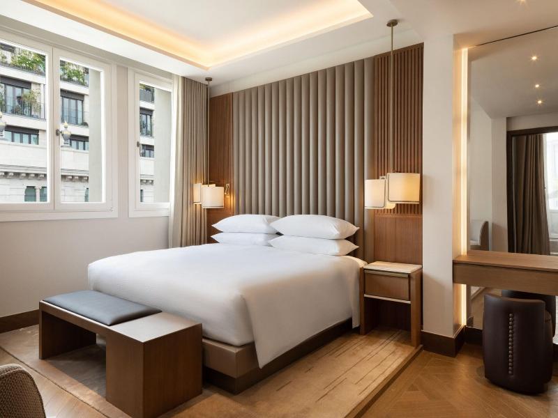 Jw Marriott Hotel Madrid image