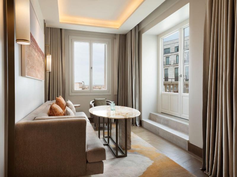 Jw Marriott Hotel Madrid image
