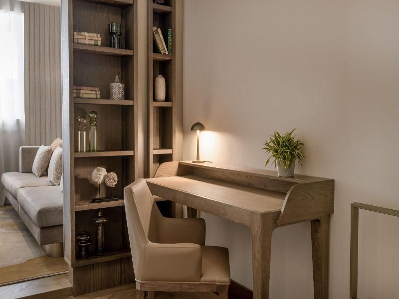 Jw Marriott Hotel Madrid image