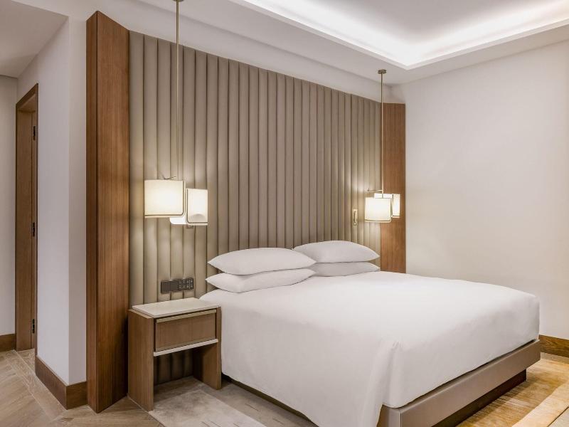 Jw Marriott Hotel Madrid image