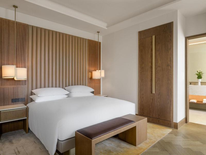 Jw Marriott Hotel Madrid image
