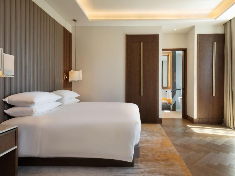 Jw Marriott Hotel Madrid image