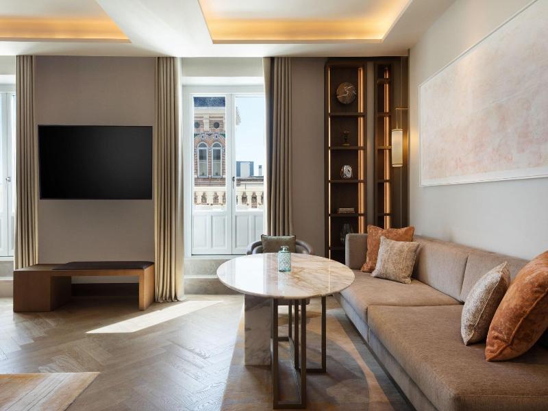 Jw Marriott Hotel Madrid image