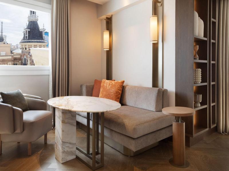 Jw Marriott Hotel Madrid image