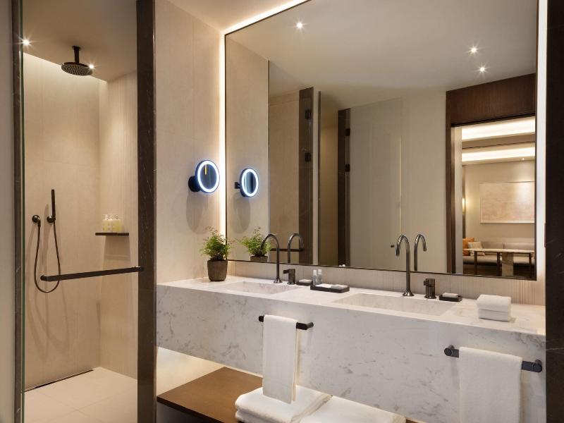 Jw Marriott Hotel Madrid image