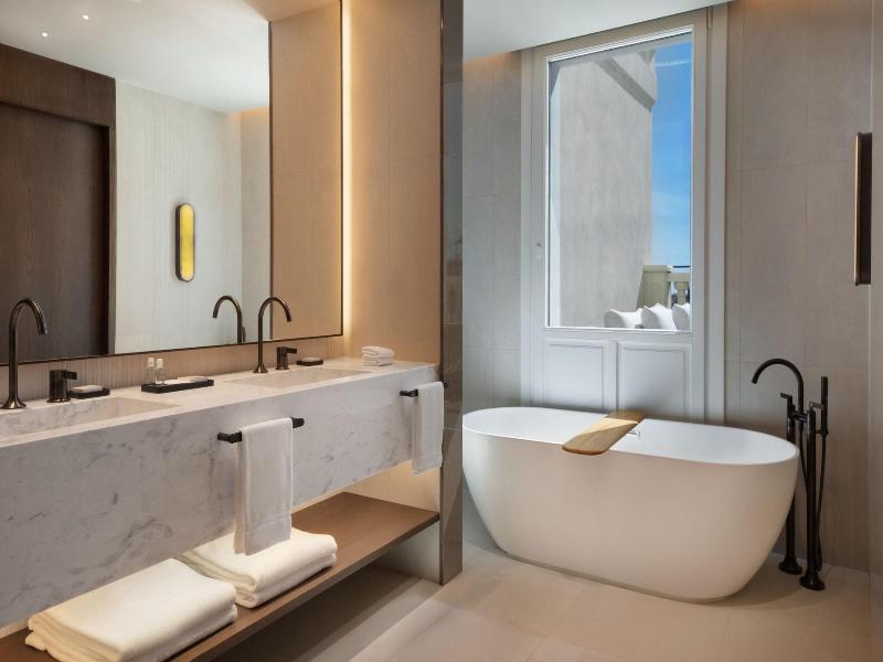 Jw Marriott Hotel Madrid image