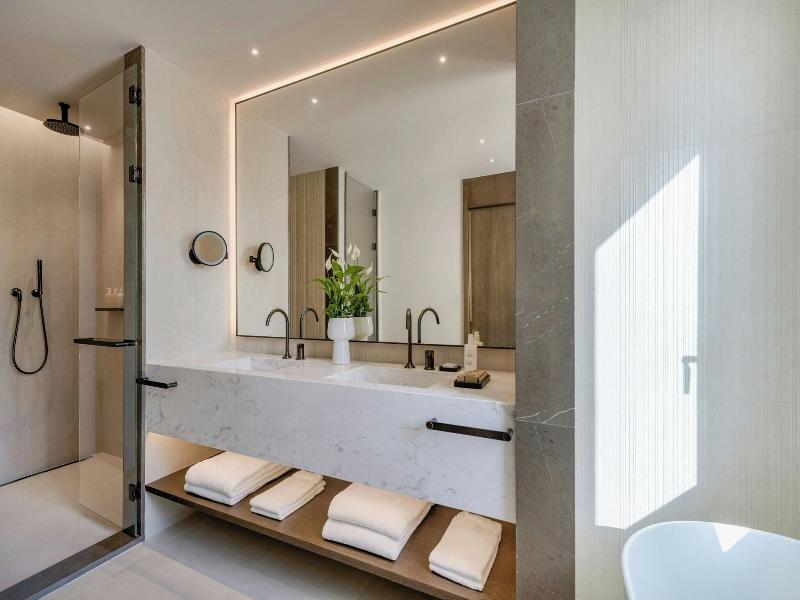 Jw Marriott Hotel Madrid image