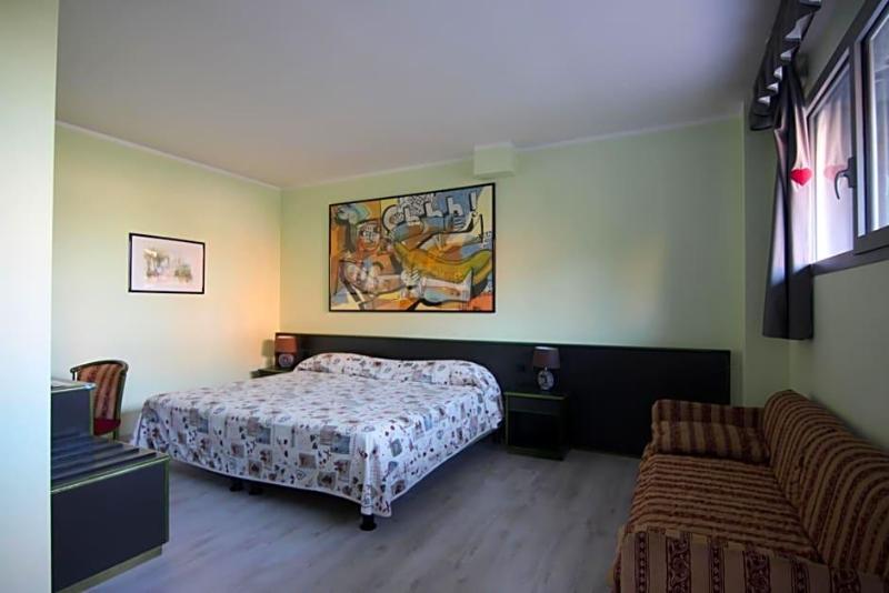 Green Hotel image