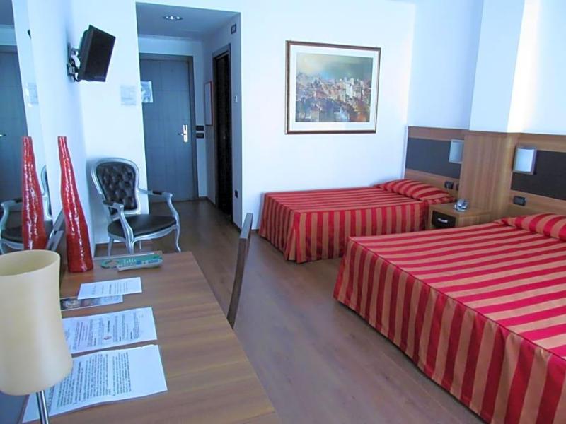 Hotel Leon Bianco image