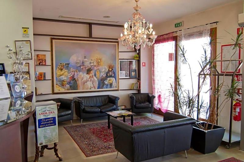 Hotel Leon Bianco image