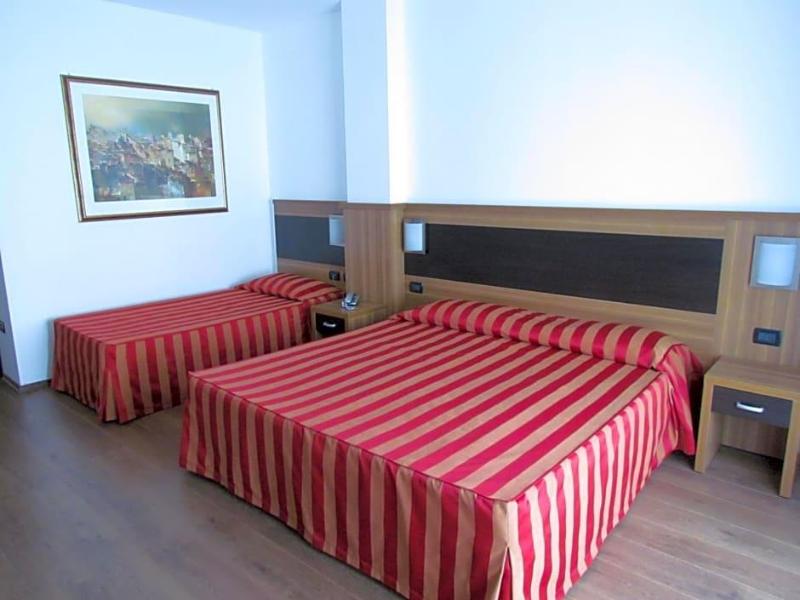 Hotel Leon Bianco image