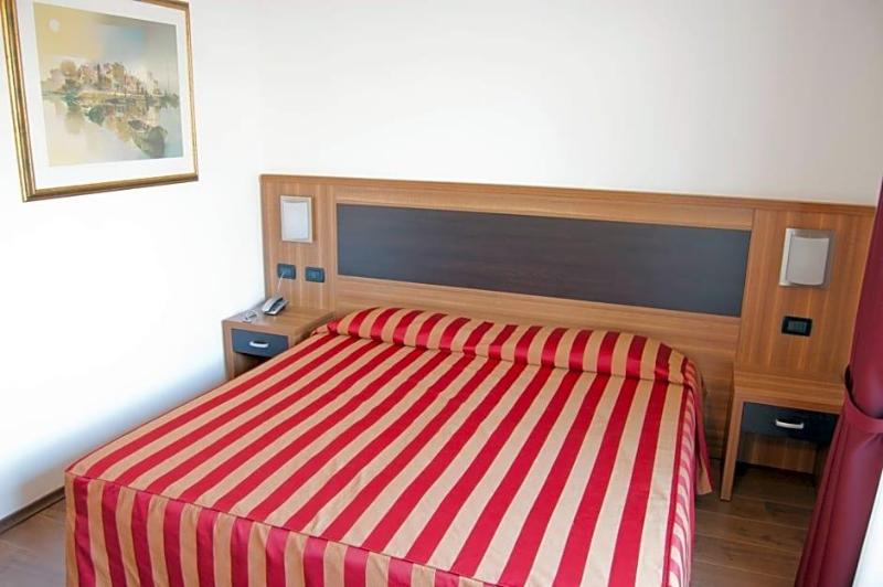 Hotel Leon Bianco image