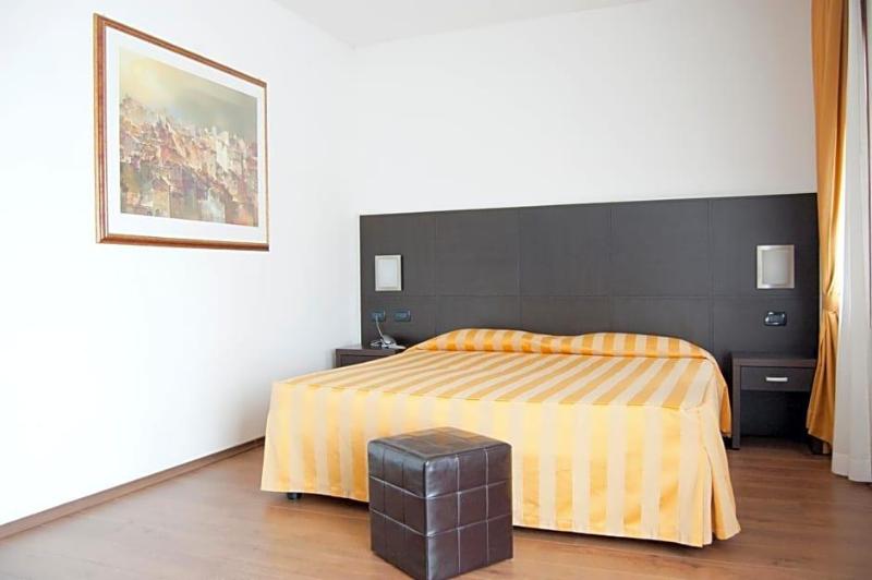 Hotel Leon Bianco image