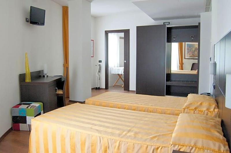 Hotel Leon Bianco image