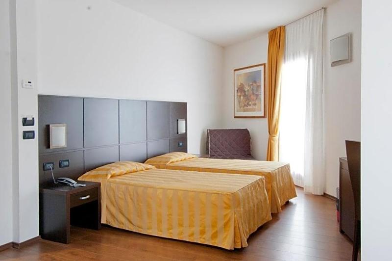Hotel Leon Bianco image
