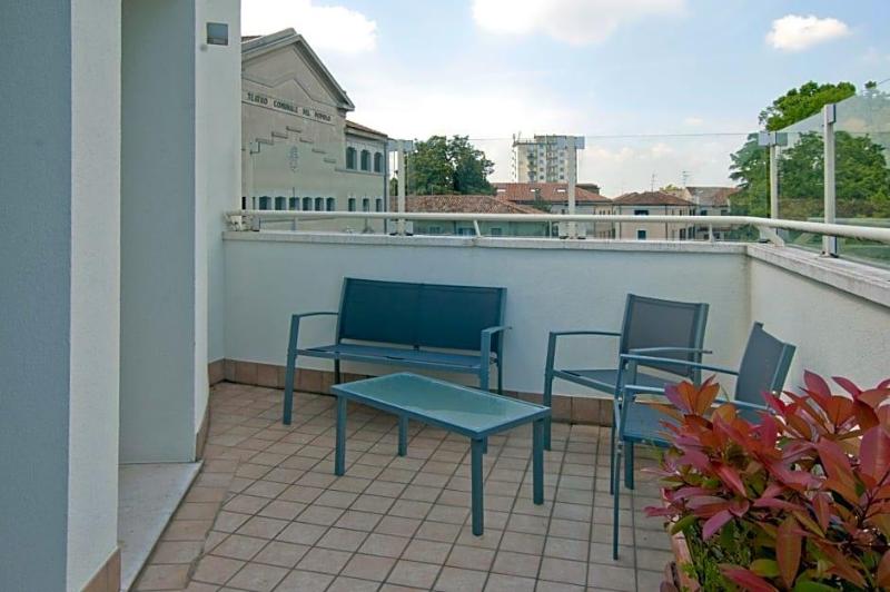 Hotel Leon Bianco image