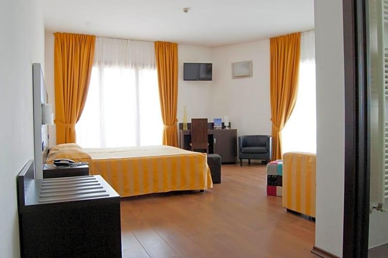 Hotel Leon Bianco image