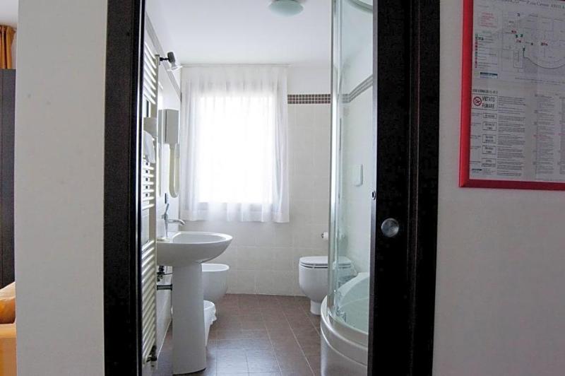 Hotel Leon Bianco image