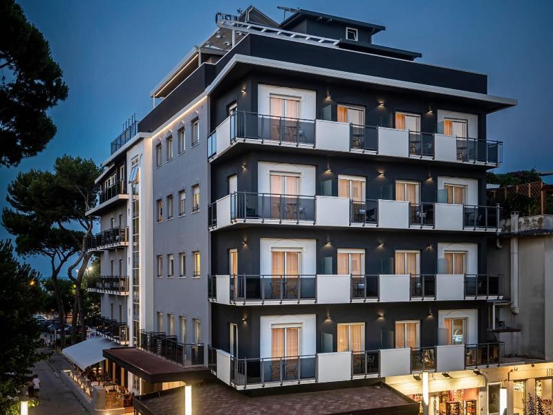 Hotel Mocambo image