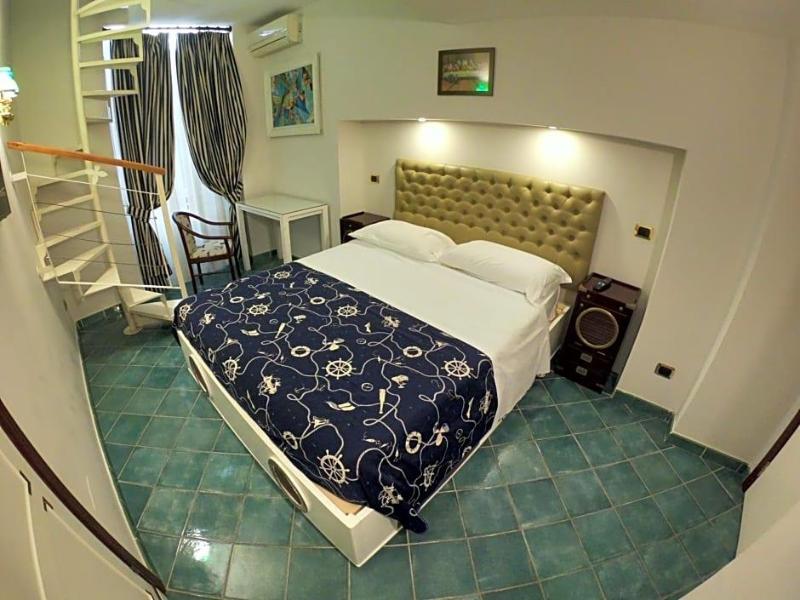 Hotel Ausonia image