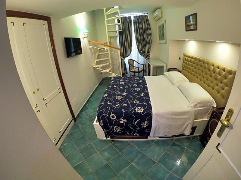 Hotel Ausonia image