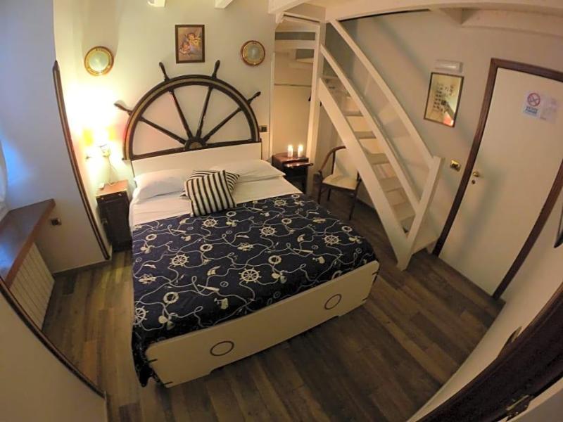 Hotel Ausonia image