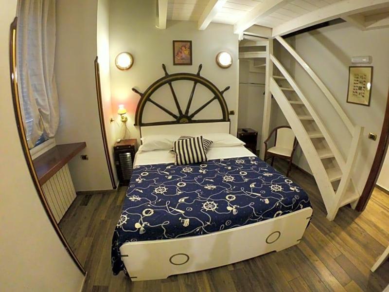 Hotel Ausonia image