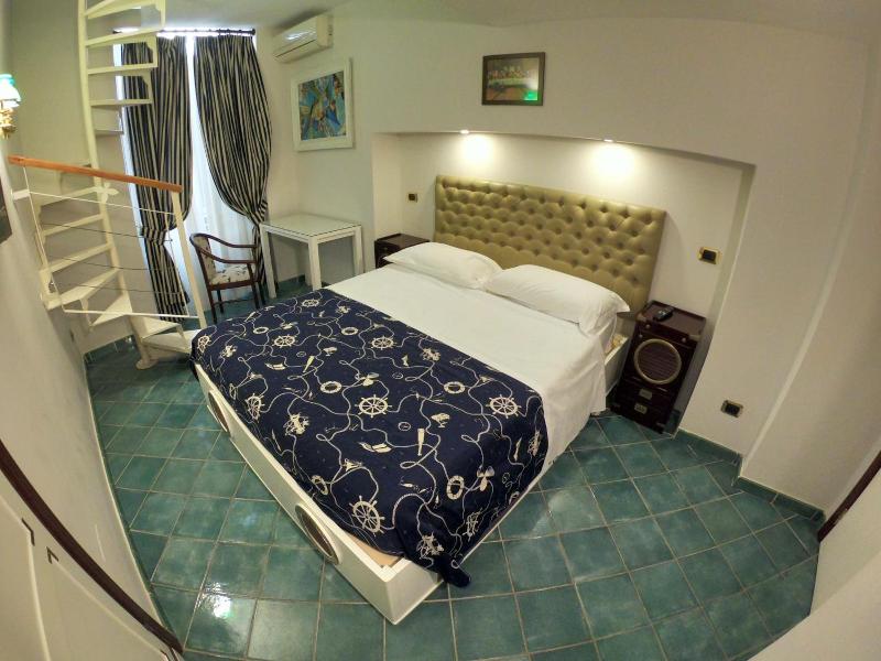 Hotel Ausonia image