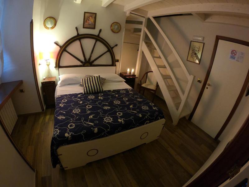 Hotel Ausonia image