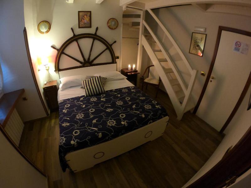 Hotel Ausonia image