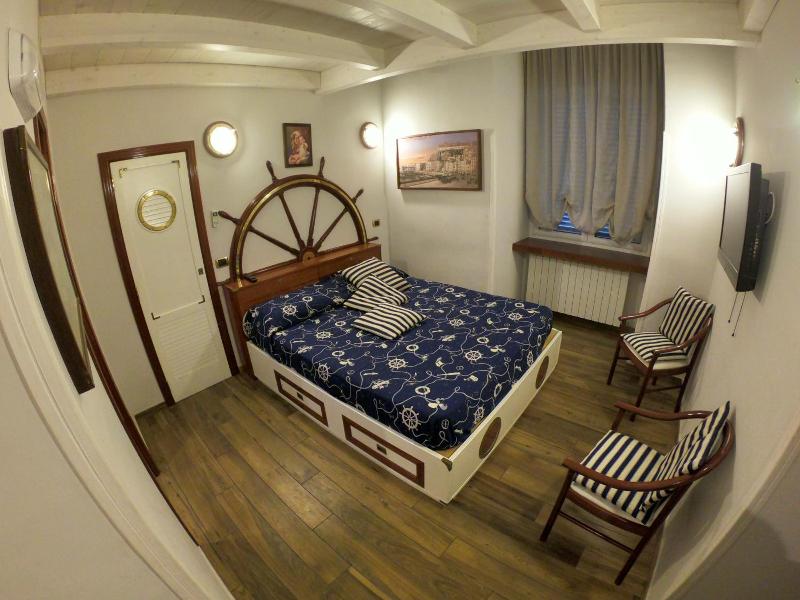 Hotel Ausonia image