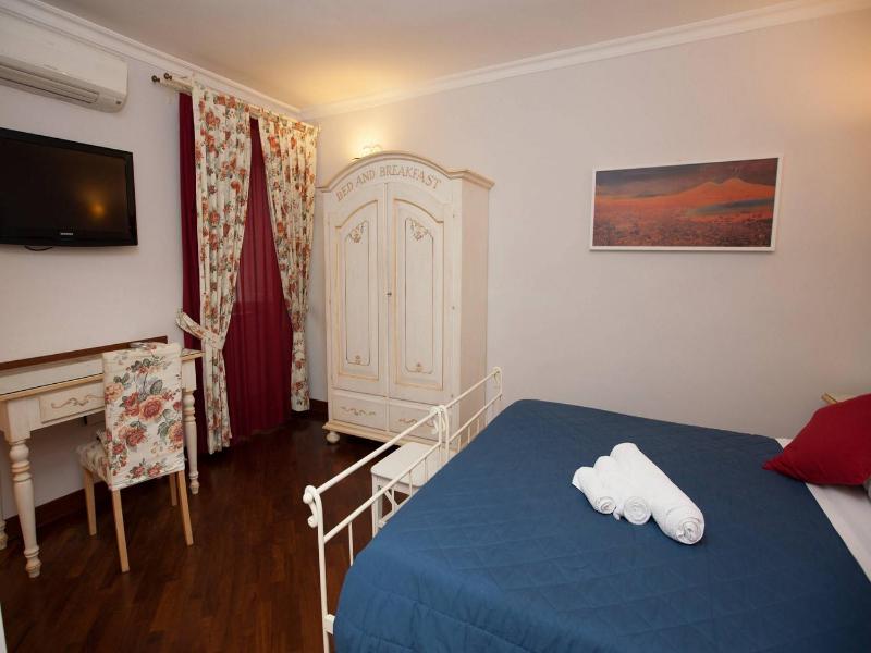 Hotel Ausonia image