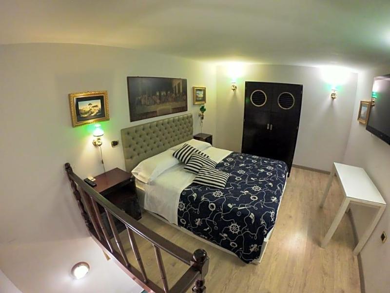 Hotel Ausonia image