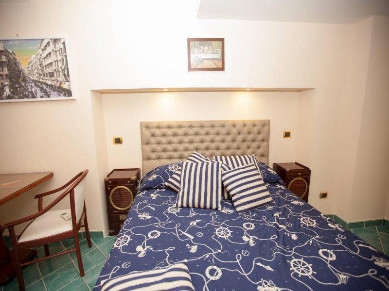 Hotel Ausonia image