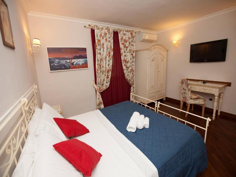 Hotel Ausonia image