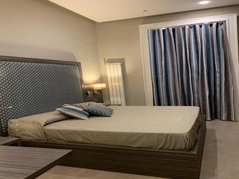 Hotel Ausonia image