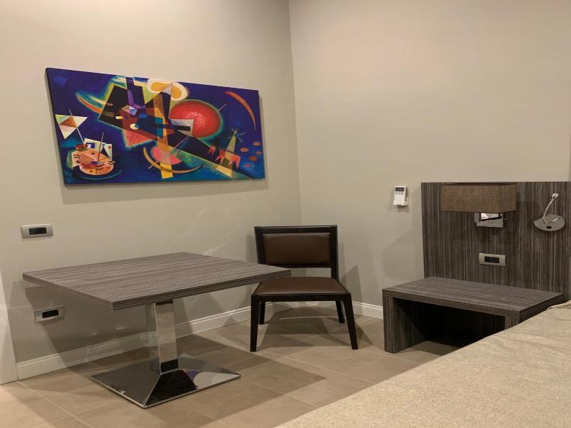 Hotel Ausonia image