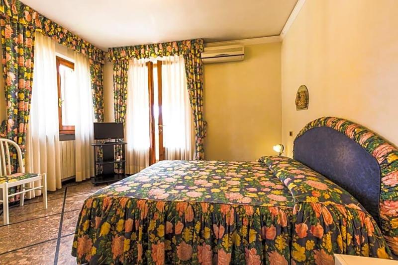 Hotel Sonia image
