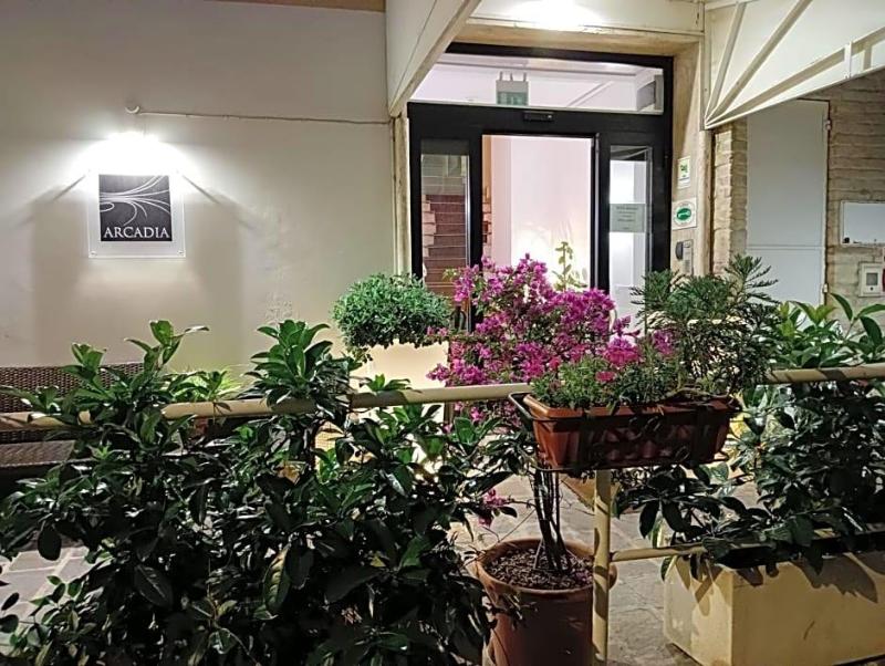 Hotel Arcadia image