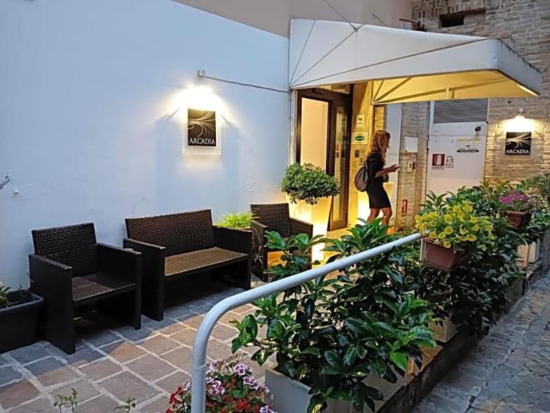 Hotel Arcadia image