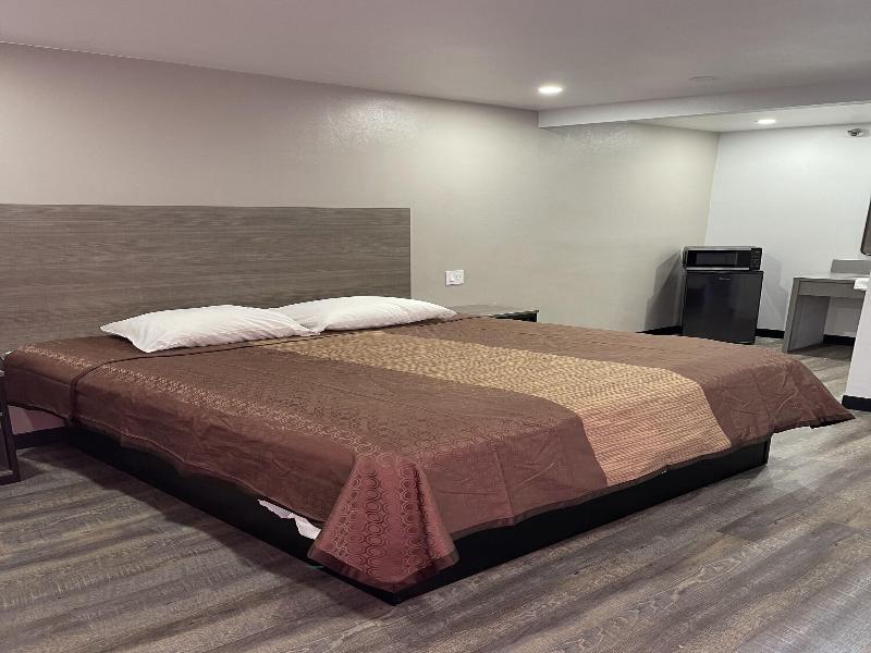 Welcome Inn & Suites image