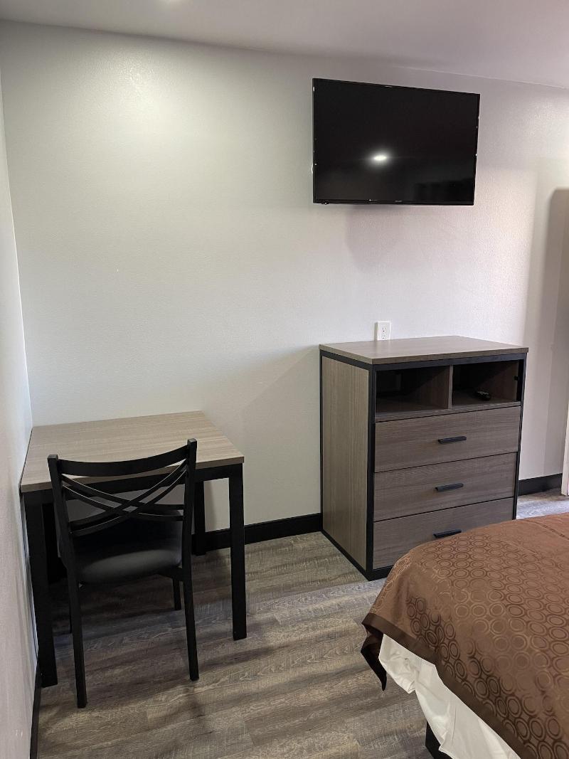 Welcome Inn & Suites image