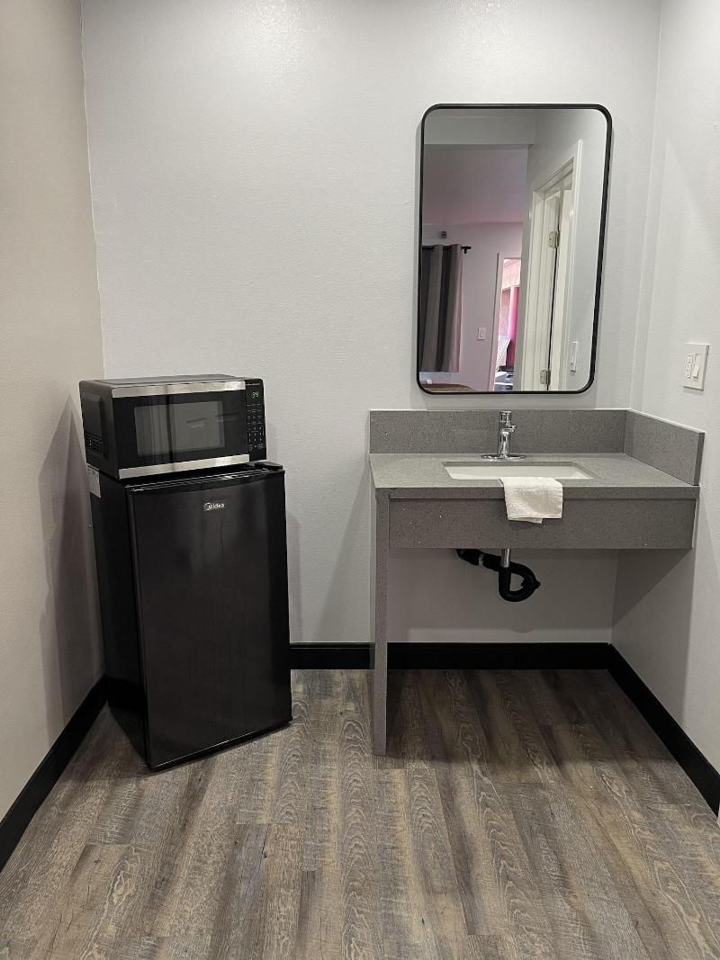 Welcome Inn & Suites image