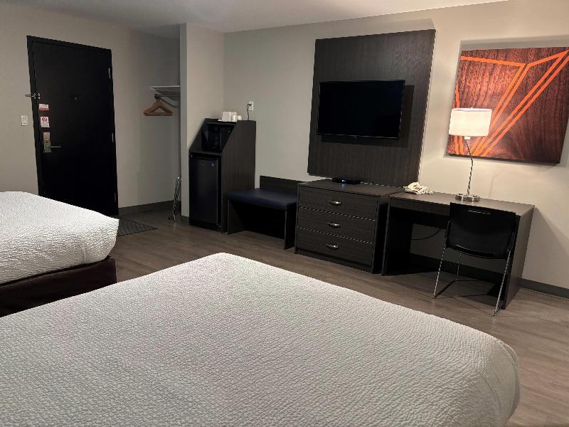 Howard Johnson by Wyndham Thunder Bay image