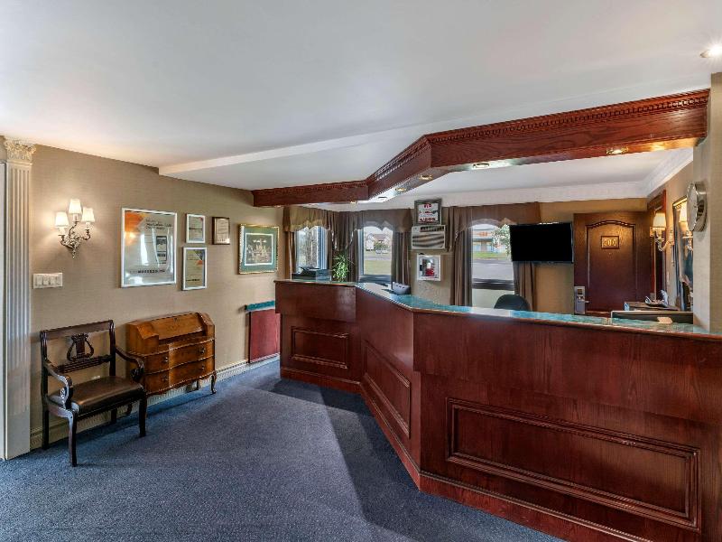 Econo Lodge - Brossard image